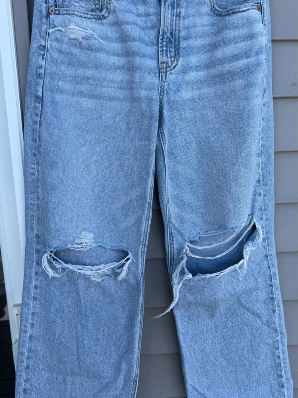 American Eagle Outfitters Ripped High-Waisted Light Blue Stovepipe Jean - Picture 4 of 11
